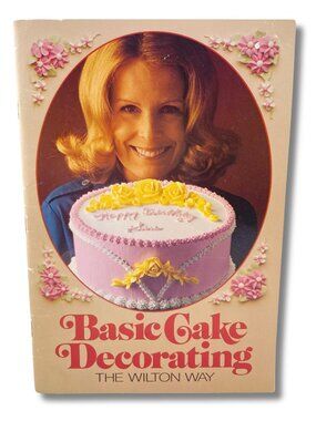 VINTAGE Basic Cake Decorating the Wilton Way how-to cook booklet 1970s book